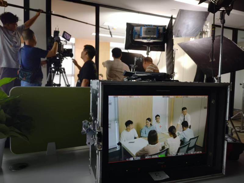 通榆县TVC拍摄公司：科技产品视觉化大师，诠释未来感与功能美学